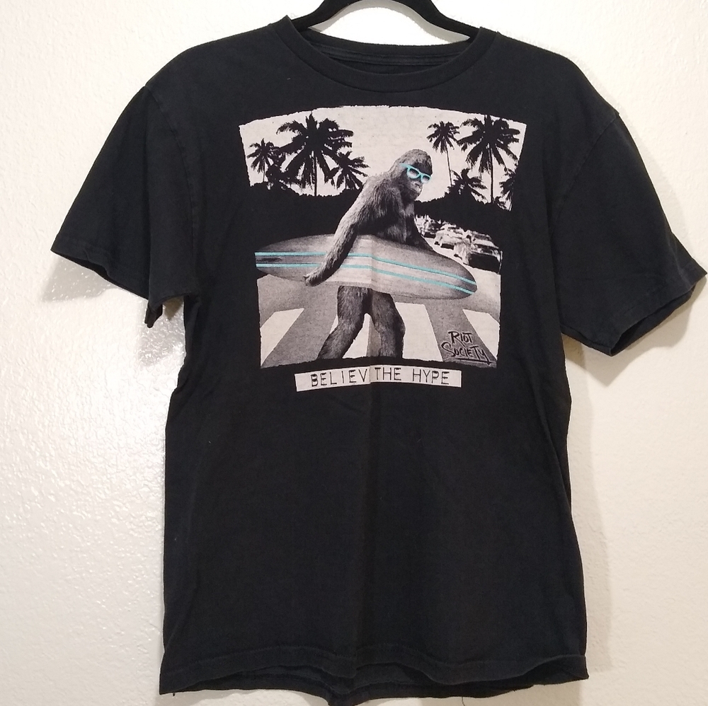 Riot Society men's t shirt medium